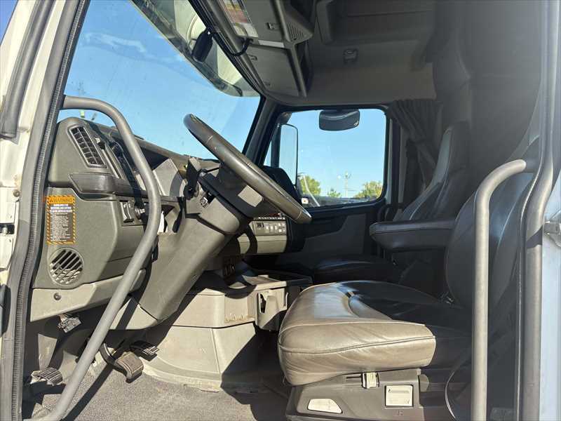 2024 Volvo  VNL64T860