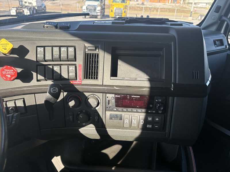 2024 Volvo  VNL64T860