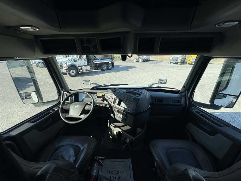 2024 Volvo  VNL64T860